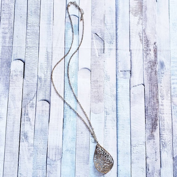 Large silver teardrop pendant necklace - Picture 2 of 2